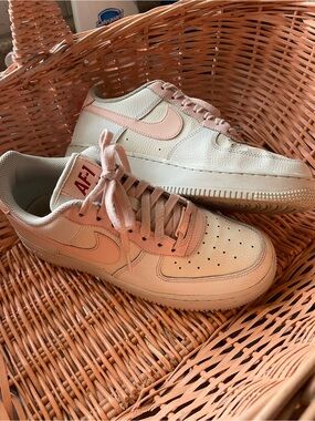 Nike White & Strawberry  Pink Low-Top Sneaker 8.5 Toe Guards Installed Swoosh